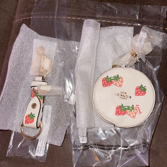 Coach trigger snap charm and Circular Coin Pouch Strawberry Print bundle - Picture 5 of 7